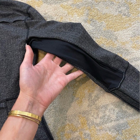 LILULEMON Women’s 1/2 pullover jacket. Gray. Size 4 - Picture 9 of 12